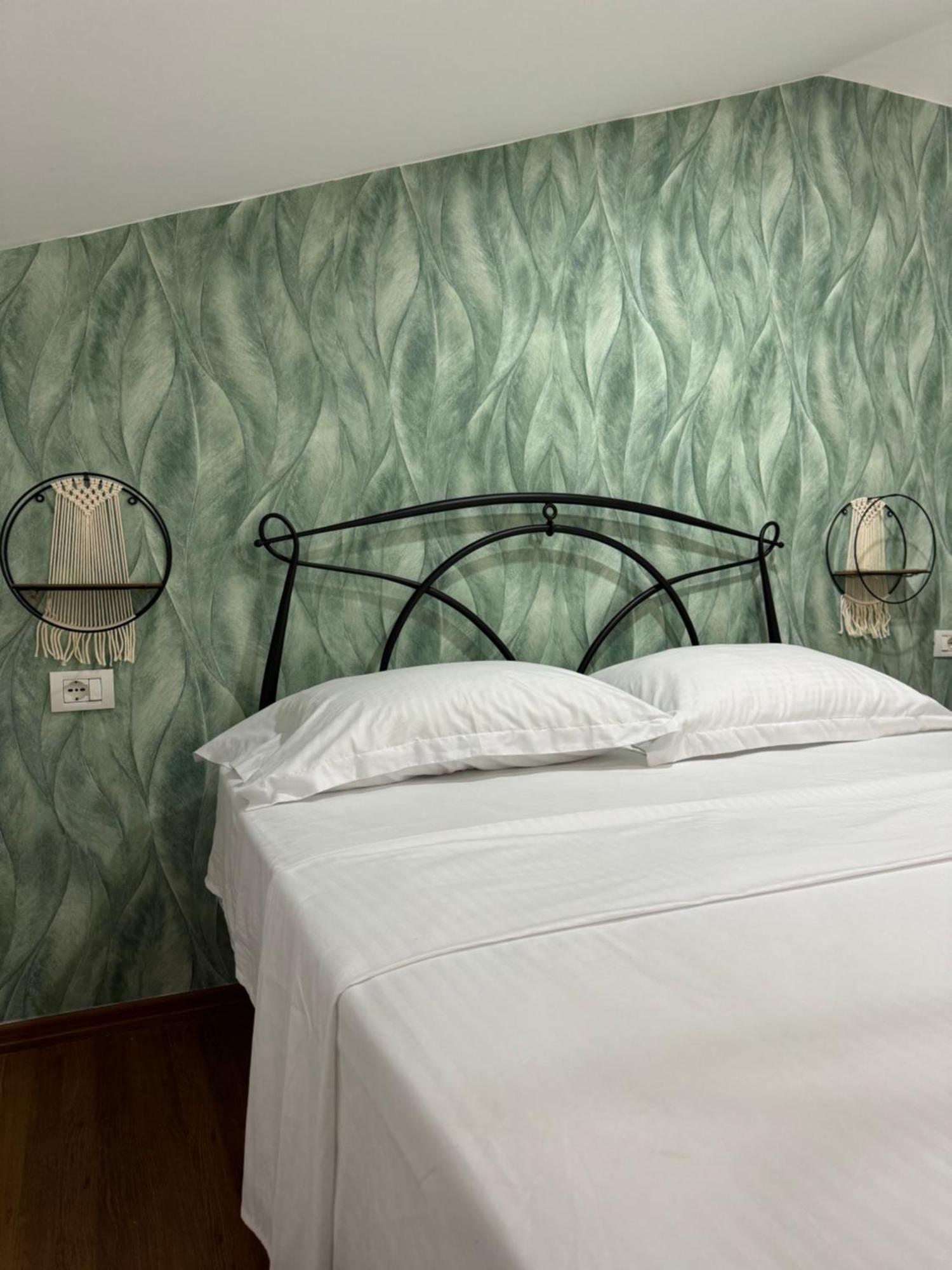 Guest House Himaj Berat Exterior photo